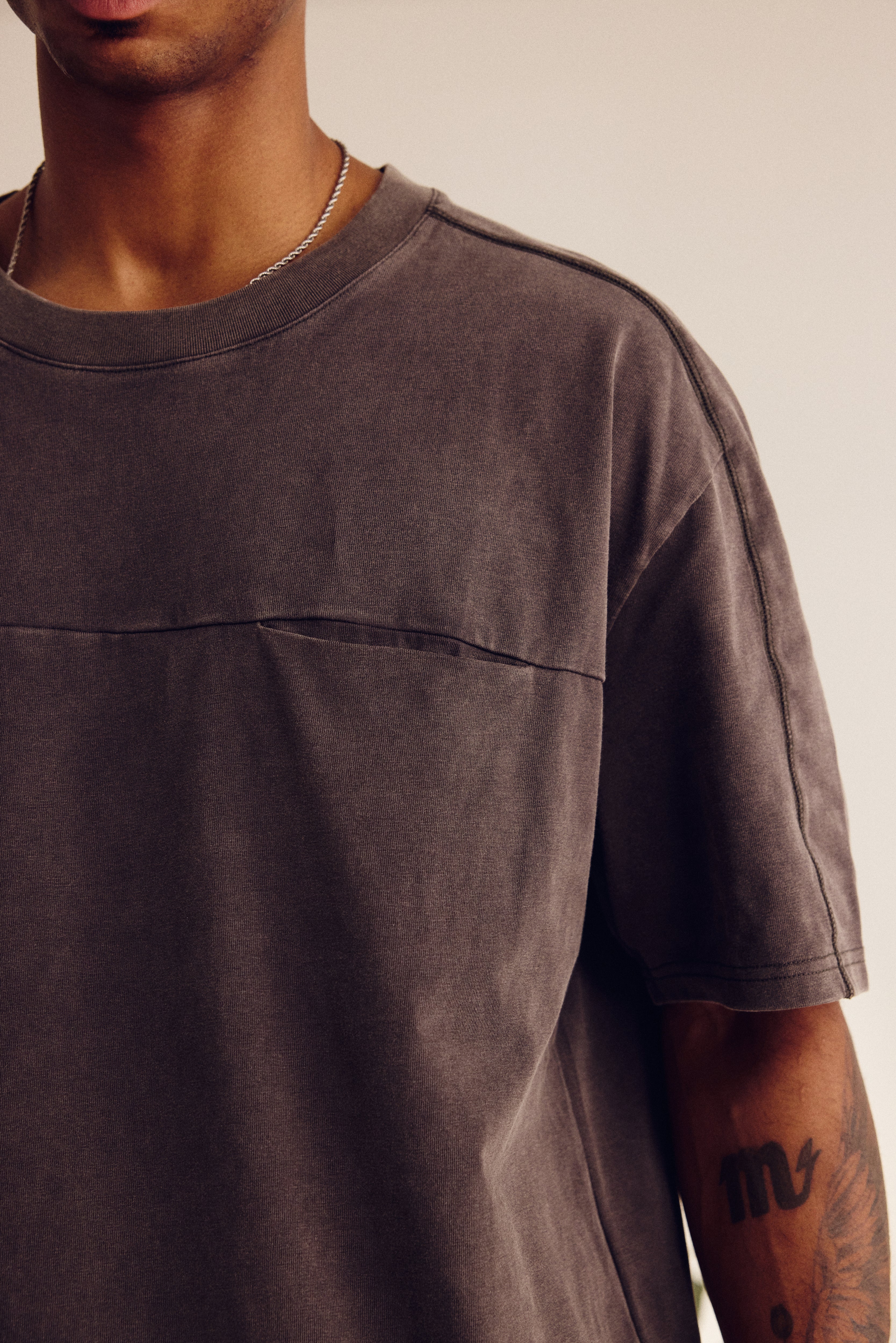 PREMIUM WASHED POCKET TEE - BLACK