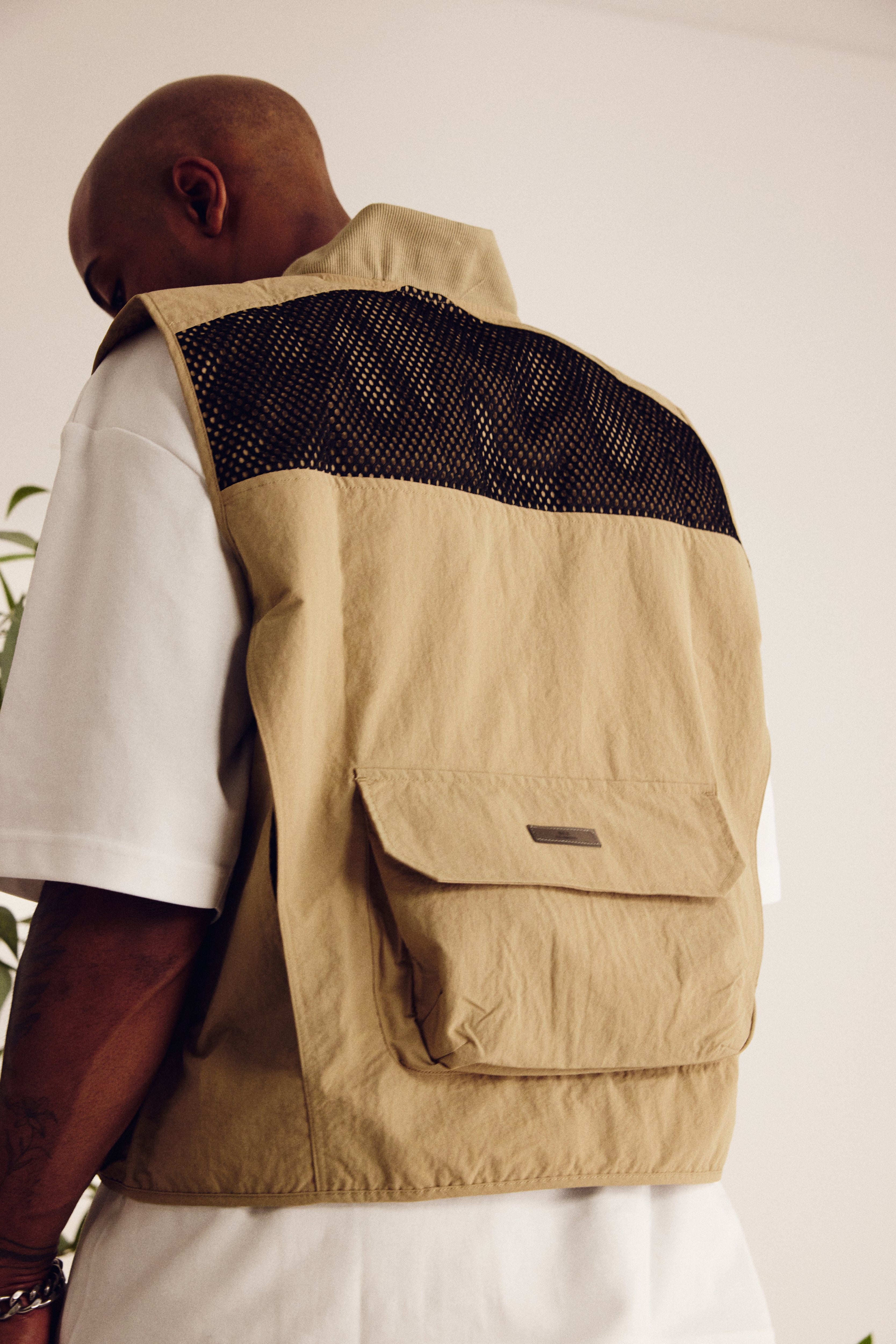 NYLON UTILITY CARGO VEST - SAND