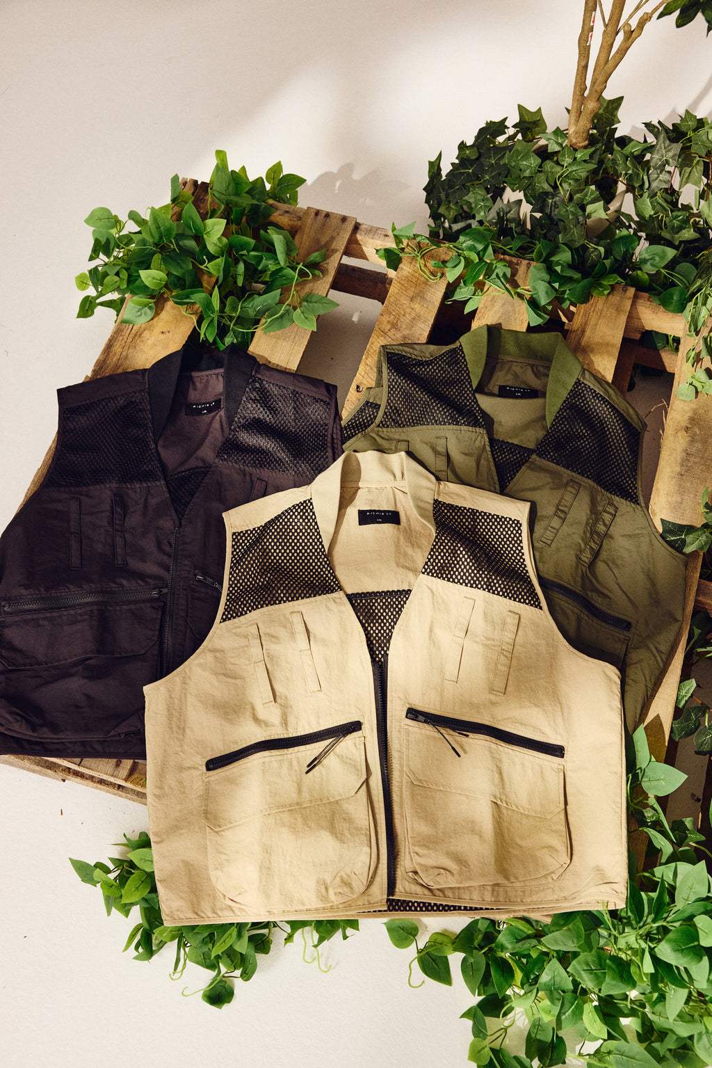 NYLON UTILITY CARGO VEST - BLACK