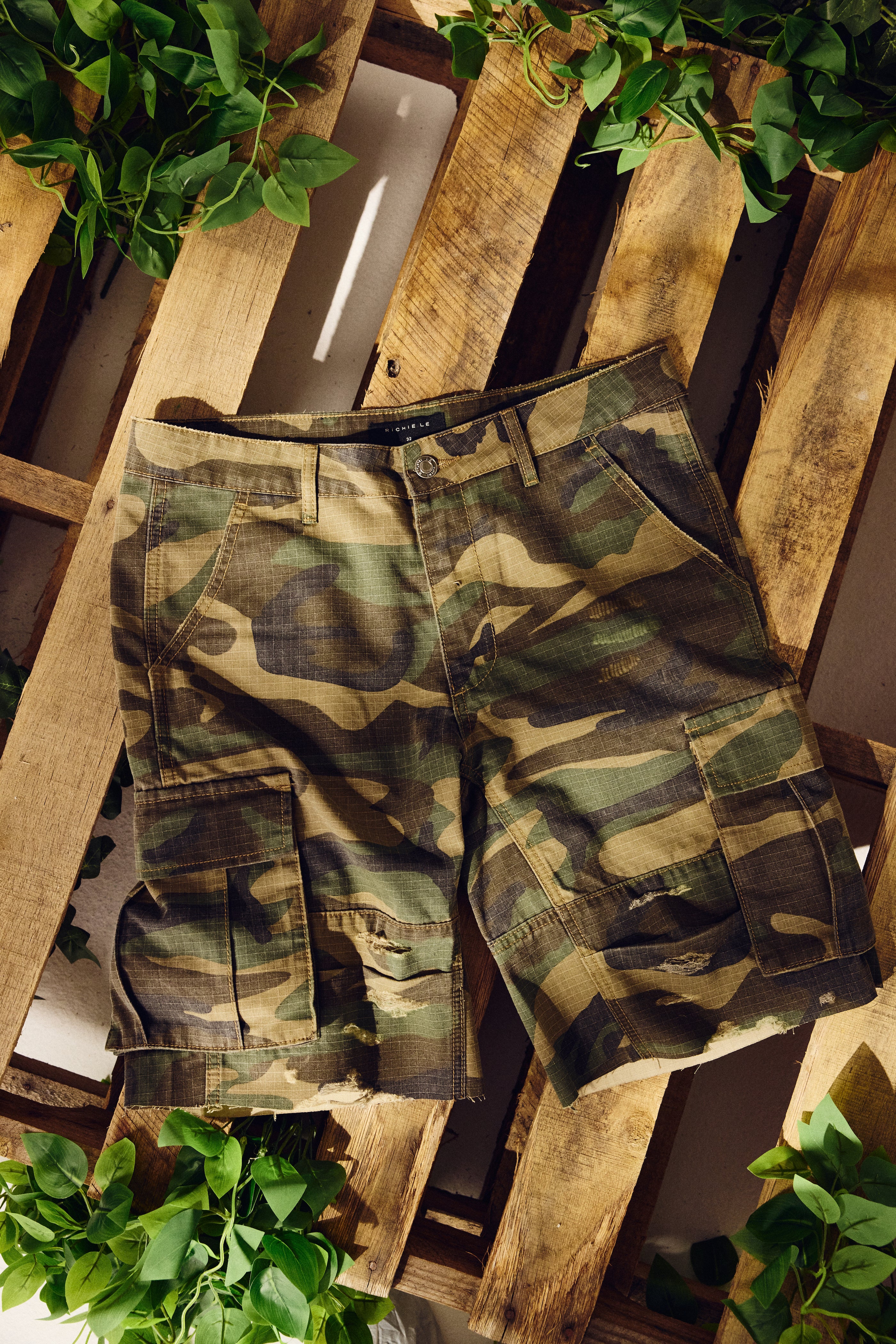 WASHED CAMO CARGO SHORT