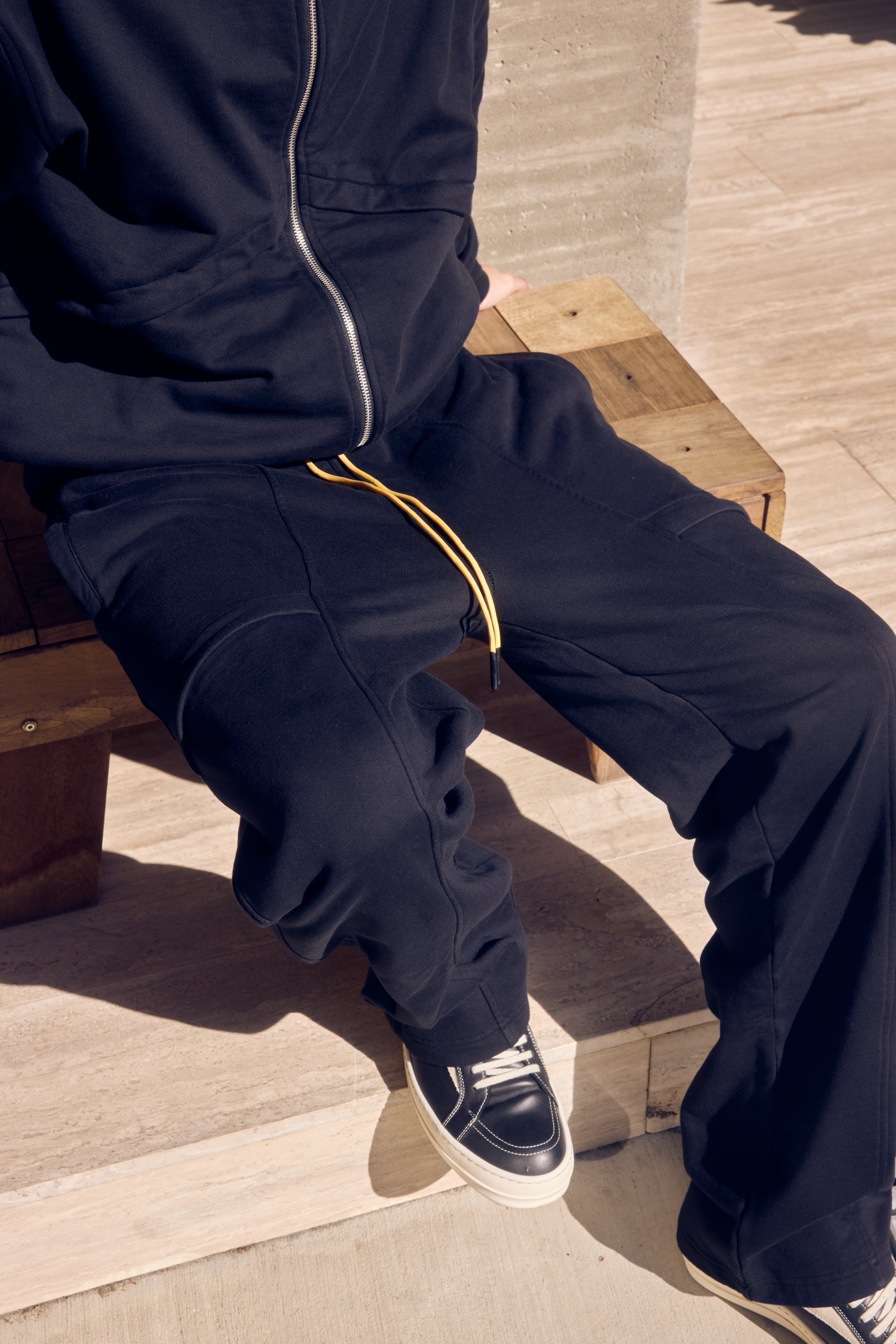 CHEVRON SWEATPANTS - BLACK