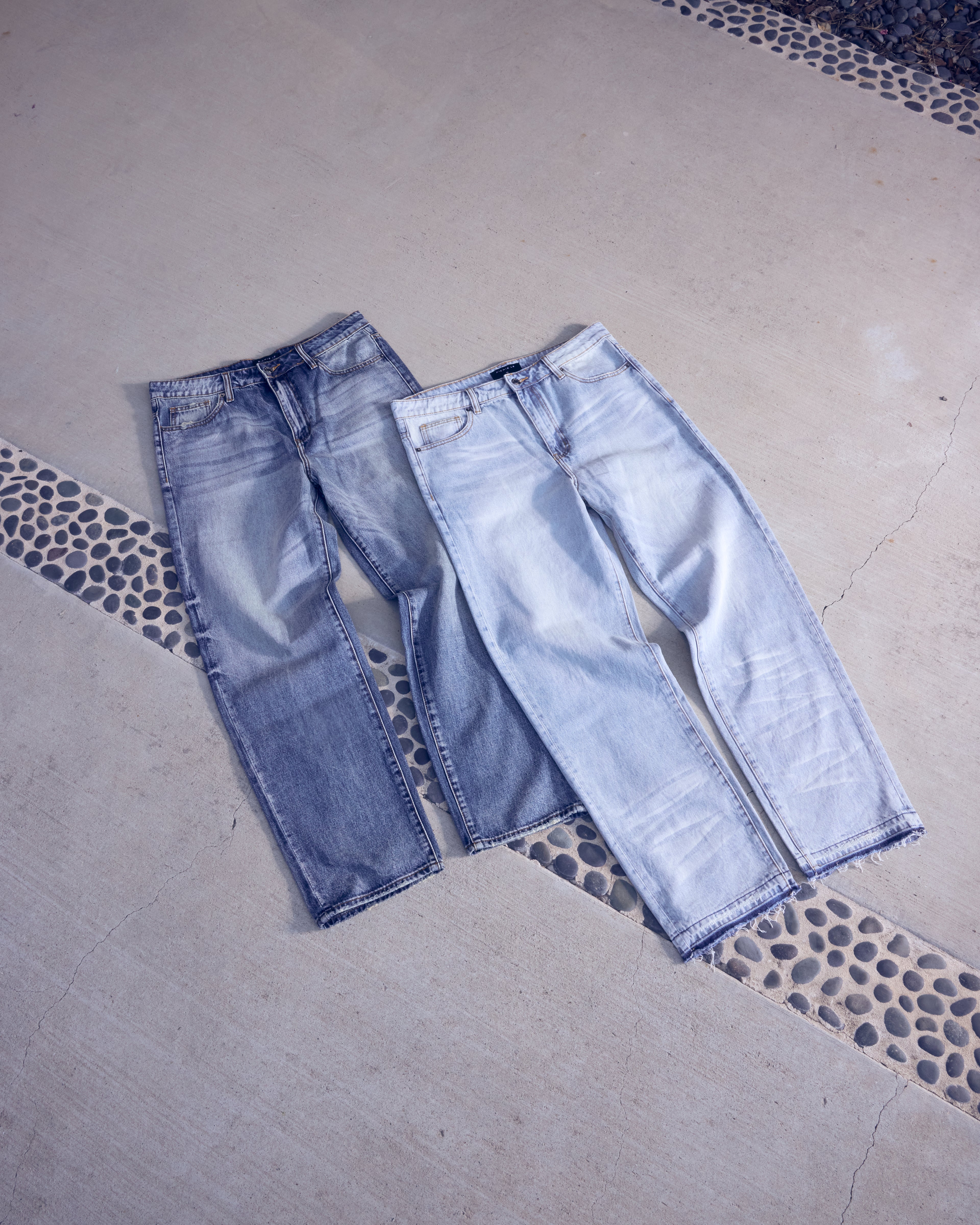 RELAXED VINTAGE WASH DENIM - DARK WASH